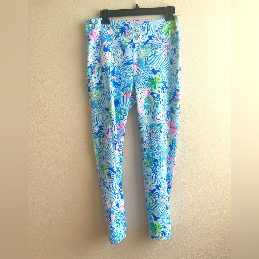 Lilly Pulitzer size large midi leggings. High waisted and barely worn.
